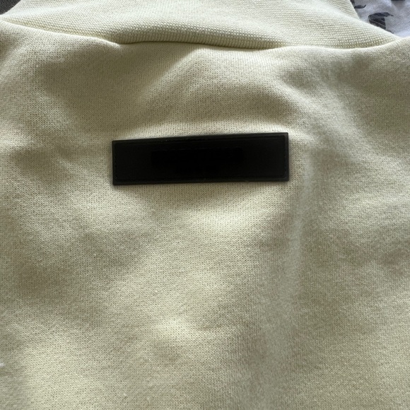 Essentials vest - Picture 4 of 6